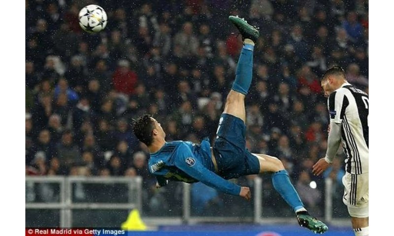 Ronaldo thuận chân nào?